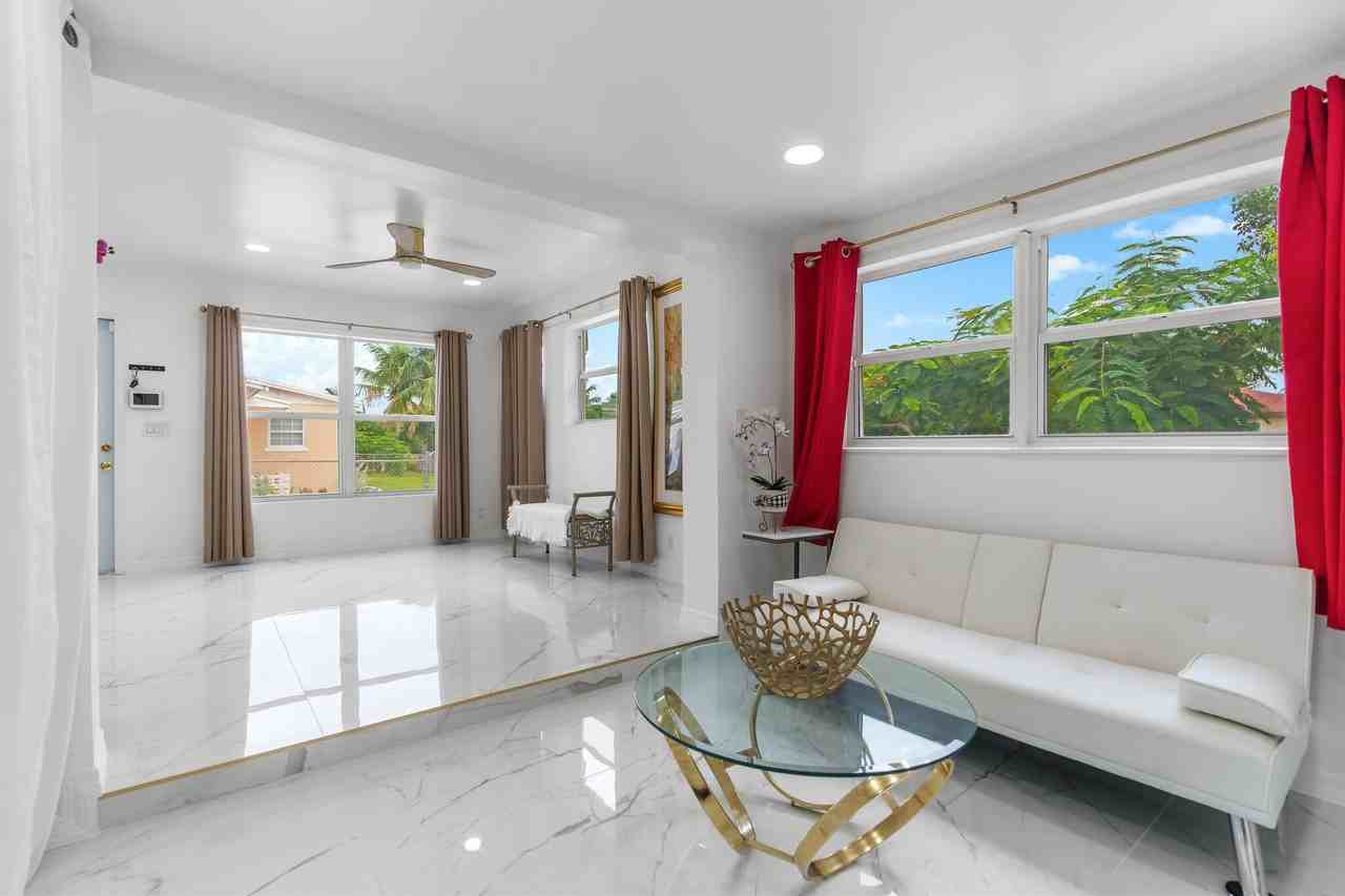 201 Ne 28th Ct - Photo 5 of 48