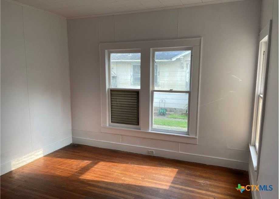 815 S 33rd St - Photo 6 of 8