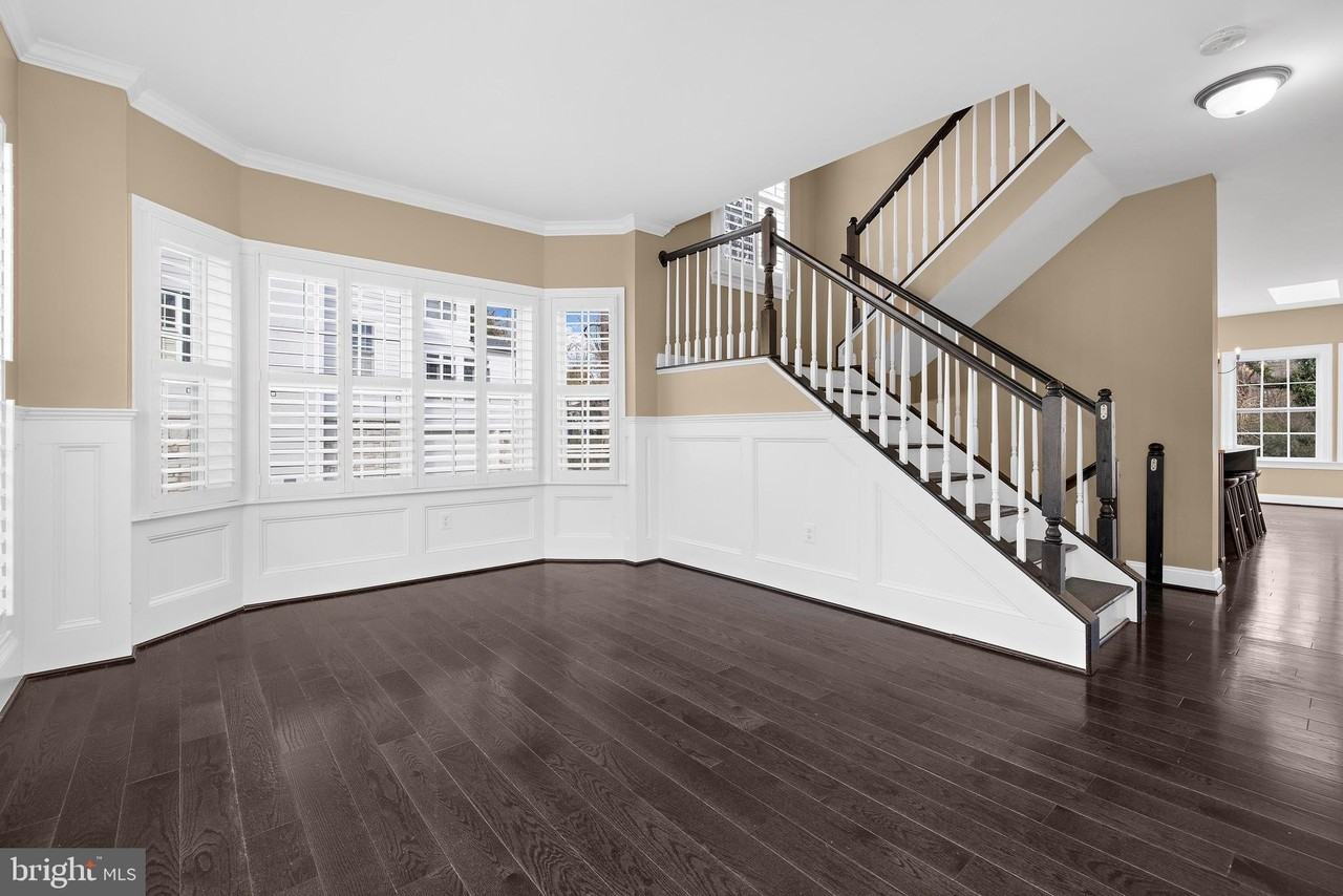 1923 Harrington Place - Photo 3 of 50