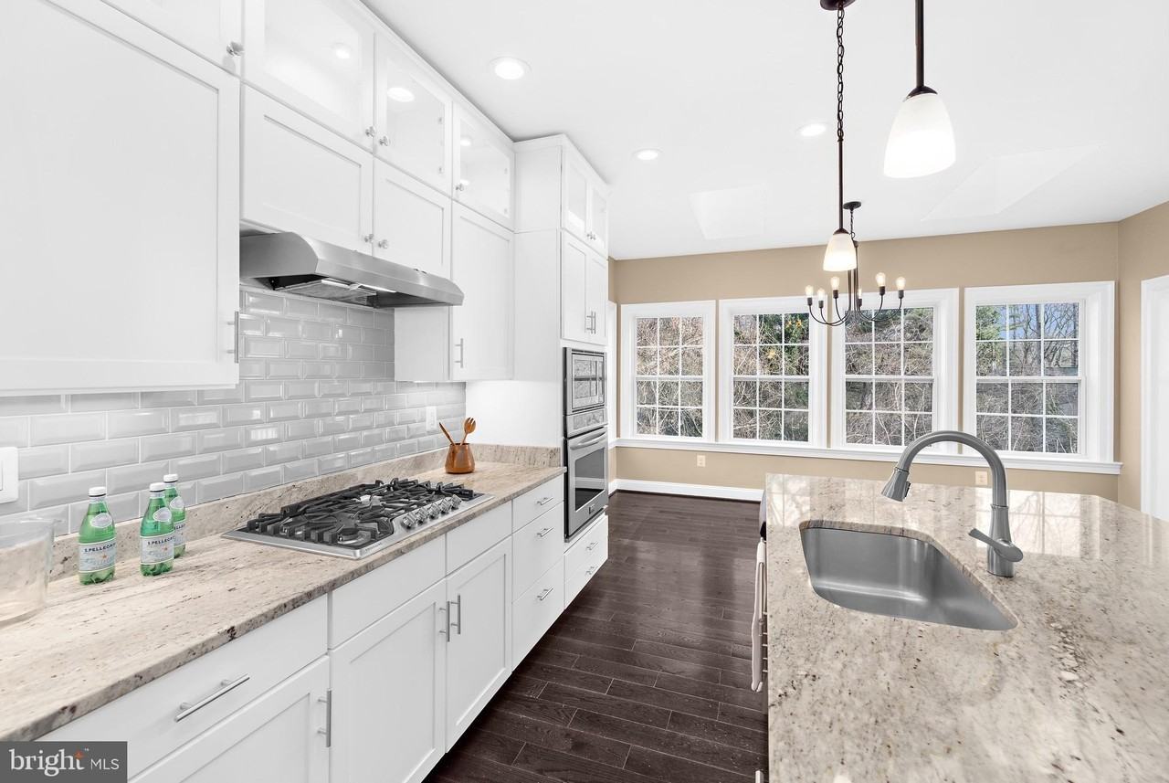 1923 Harrington Place - Photo 4 of 50