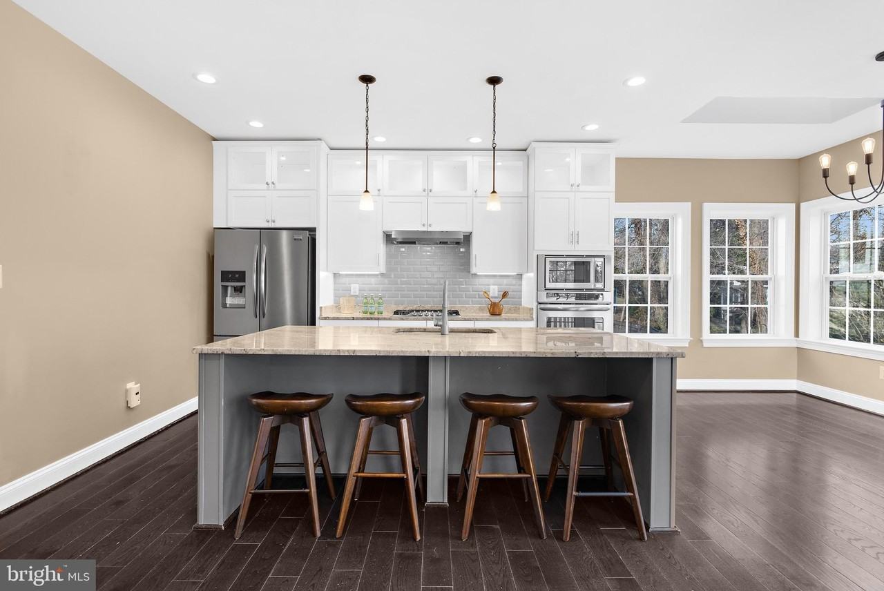 1923 Harrington Place - Photo 6 of 50