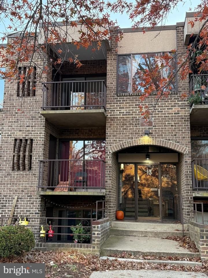 13 Silverwood Cir Apt 12 #12 - Photo 2 of 30