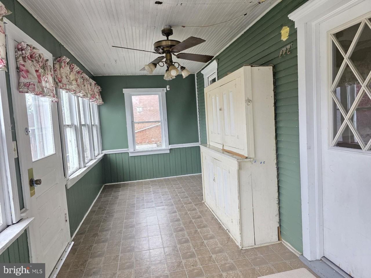 459 Queen Street - Photo 7 of 14