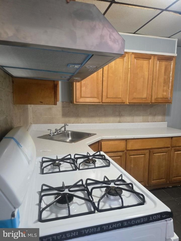 556 North Wanamaker Street - Photo 5 of 14