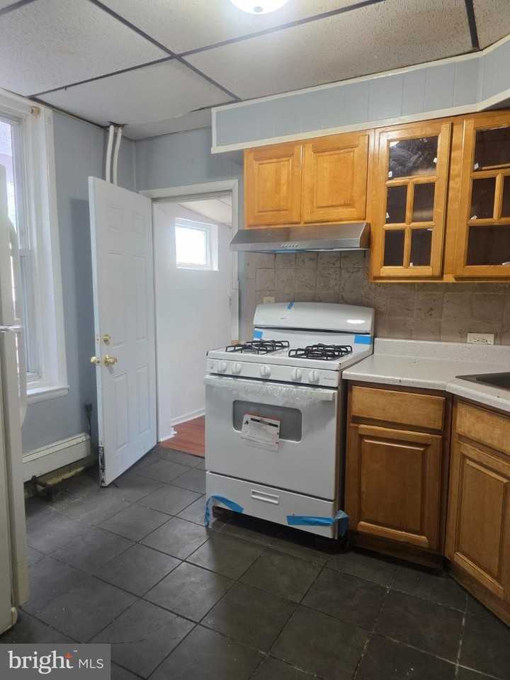 556 North Wanamaker Street - Photo 6 of 14