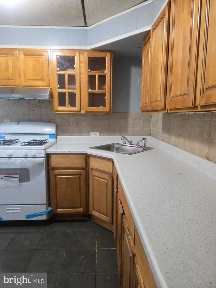 556 North Wanamaker Street - Photo 7 of 14