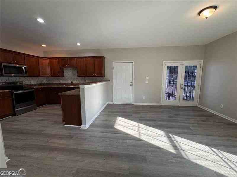 1812 Lakewood Avenue Southeast - Photo 5 of 25