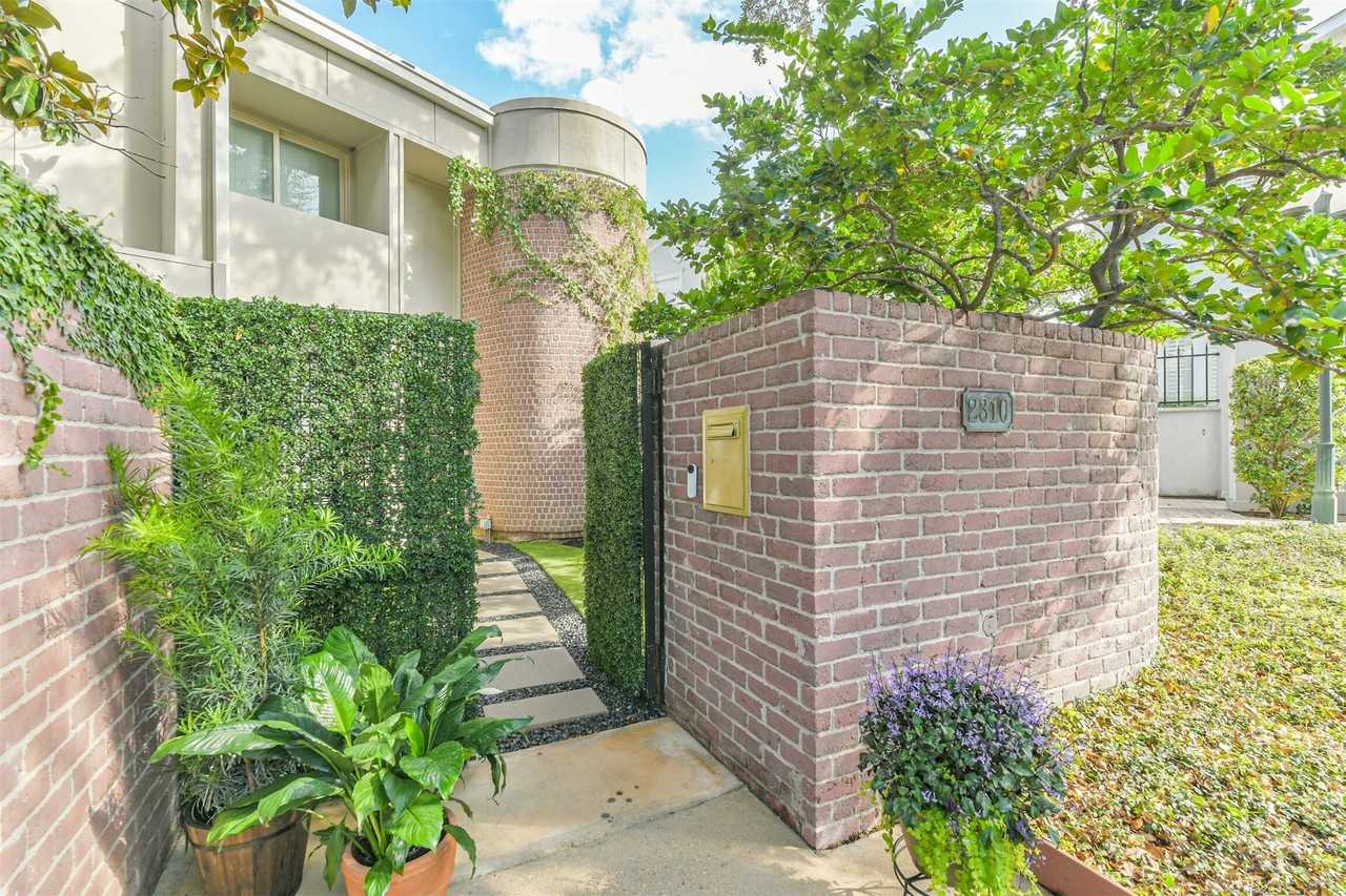 2310 Steel St - Photo 2 of 32