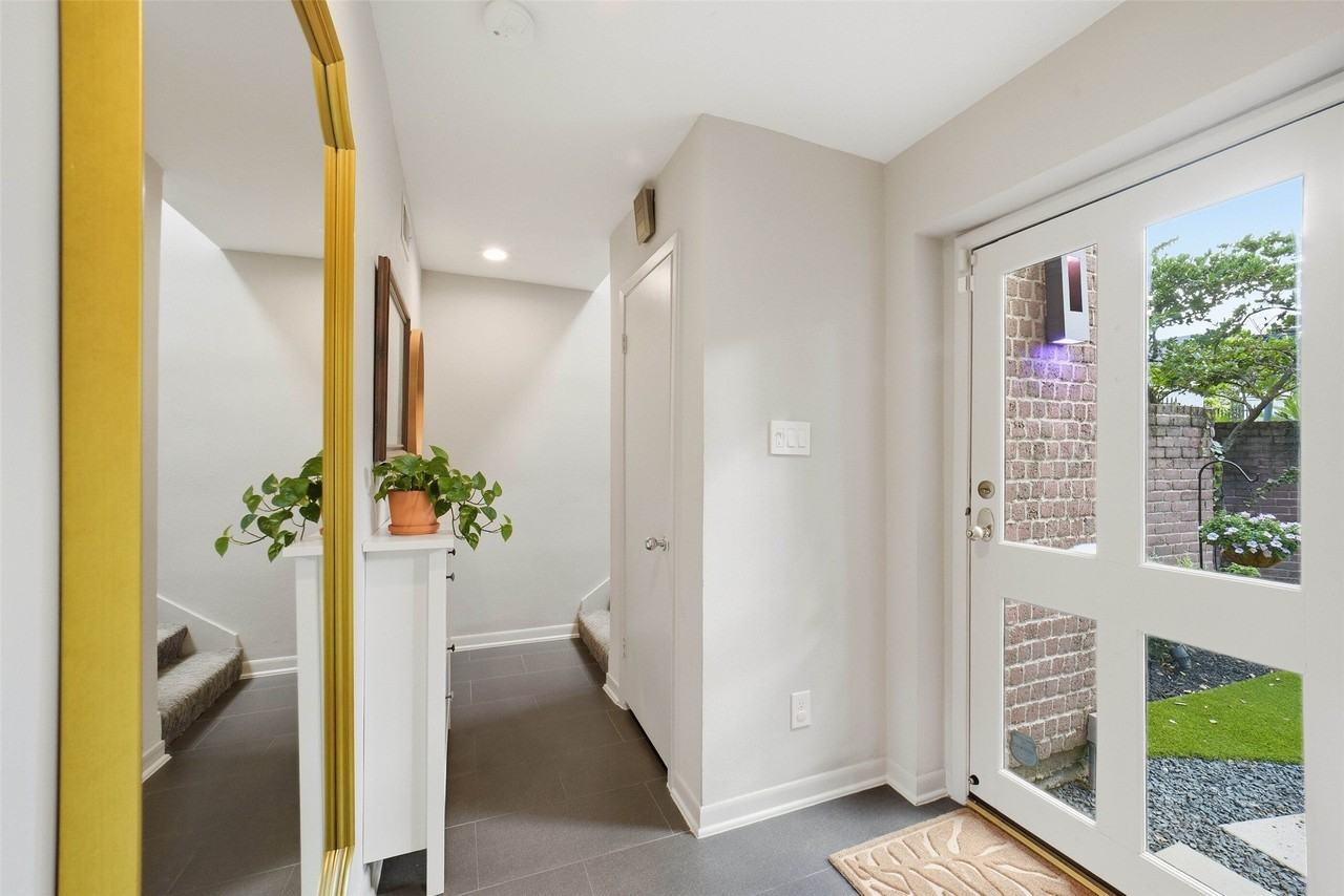 2310 Steel St - Photo 4 of 32