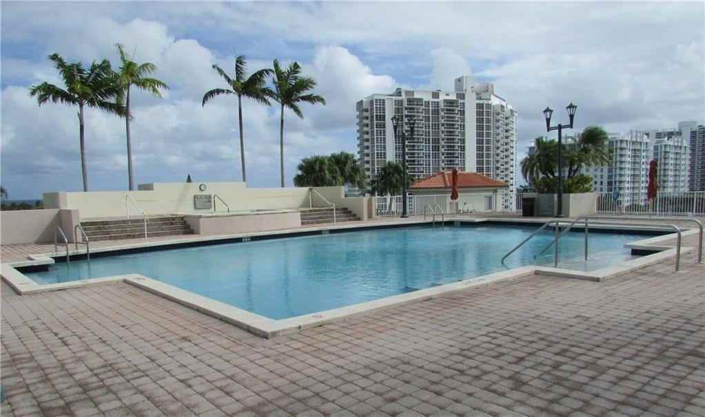 3020 Northeast 32nd Avenue - Photo 5 of 30