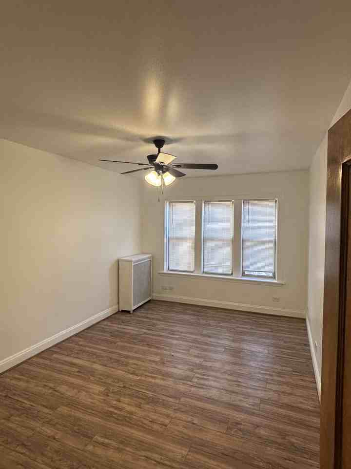 7635 South Yates Boulevard #2N - Photo 4 of 9