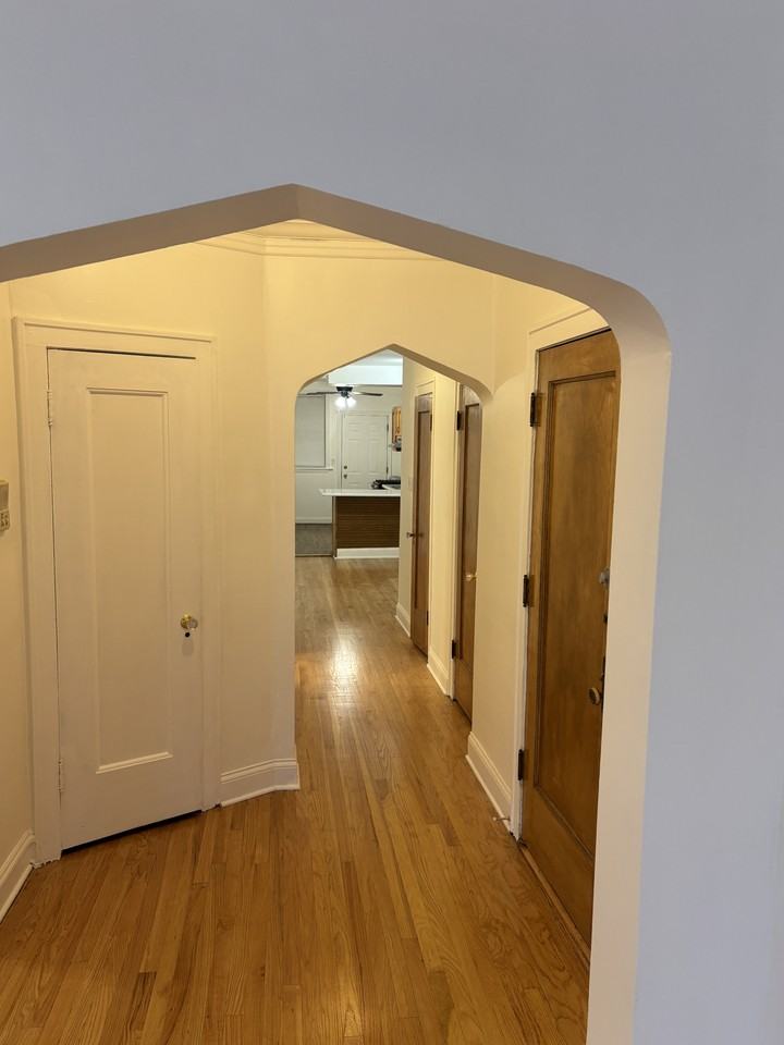 7635 South Yates Boulevard #2N - Photo 5 of 9