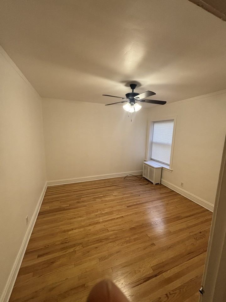 7635 South Yates Boulevard #2N - Photo 7 of 9