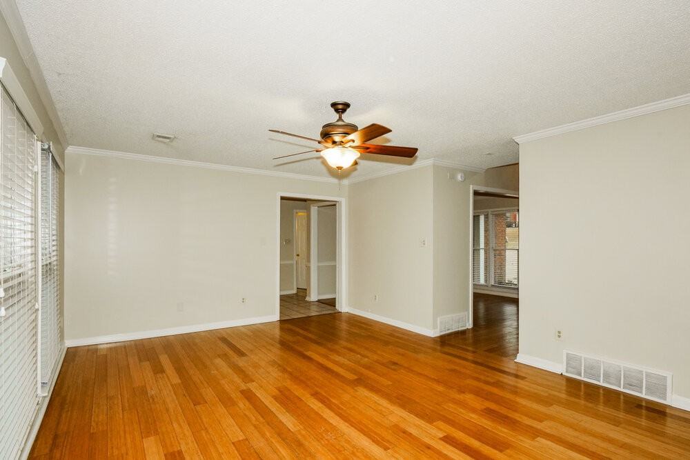 760 Gable Ln - Photo 6 of 17