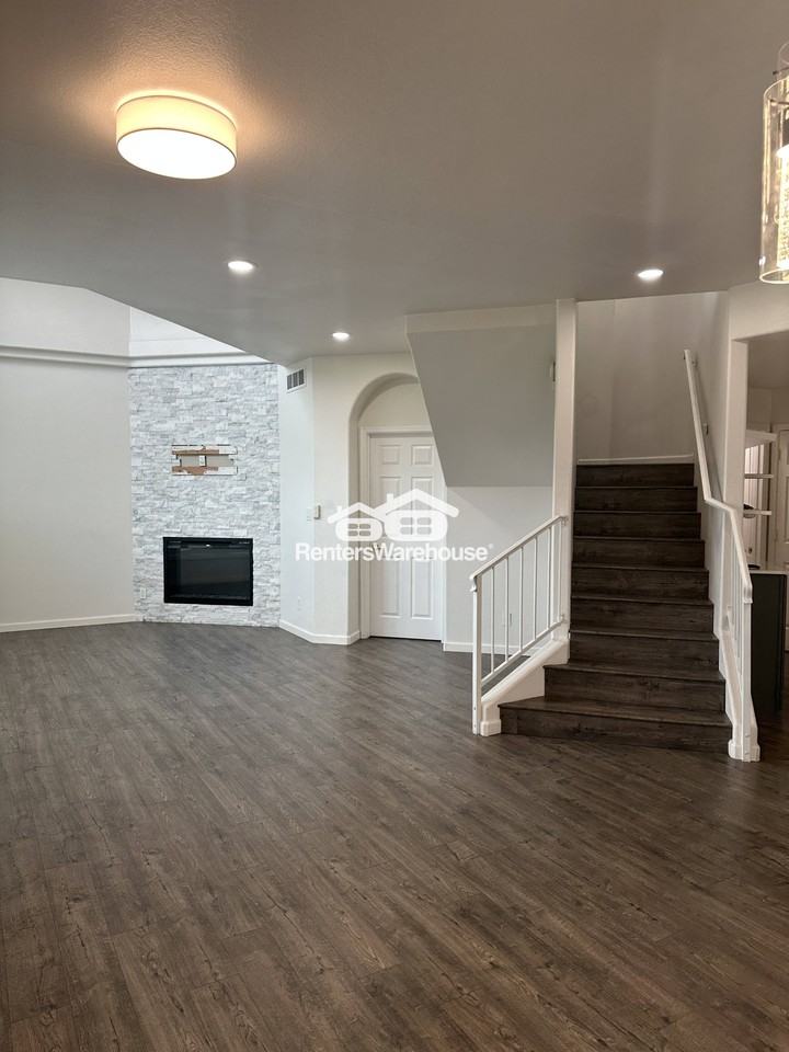 8805 S 51st St #3 - Photo 5 of 20