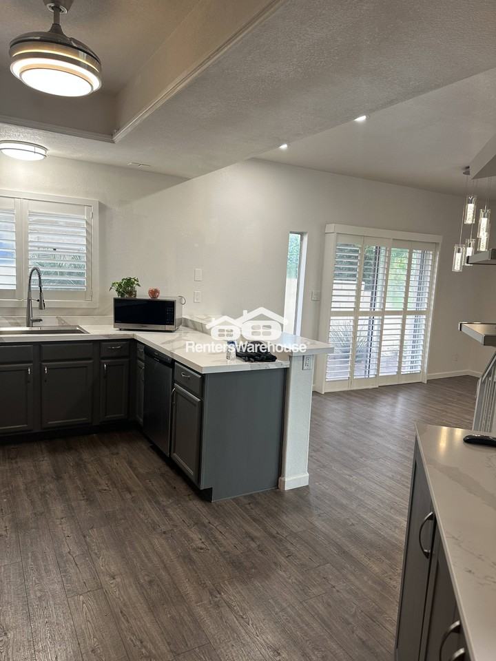 8805 S 51st St #3 - Photo 7 of 20