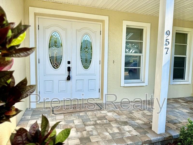 957 Weathersfield Dr - Photo 2 of 50