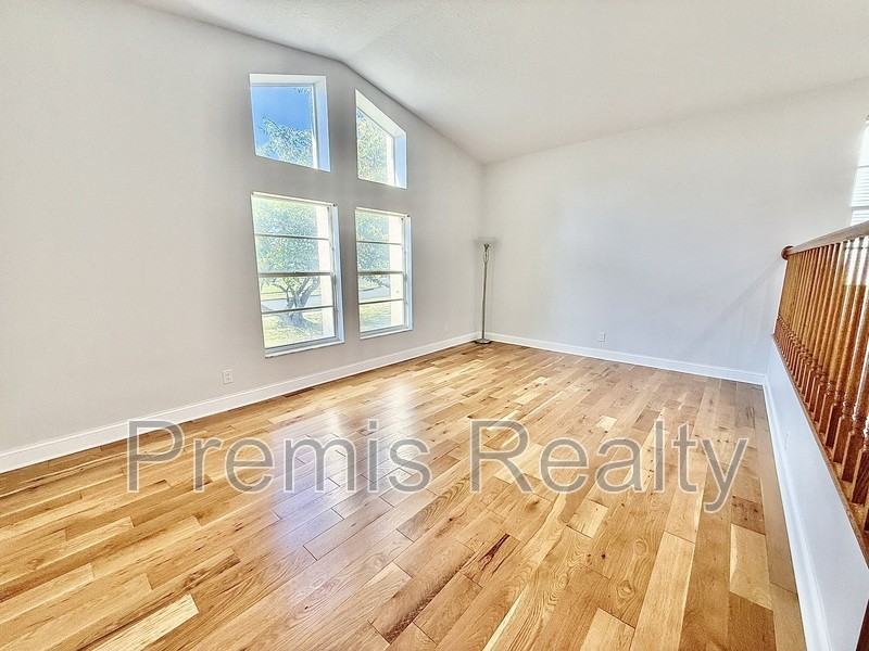 957 Weathersfield Dr - Photo 6 of 50