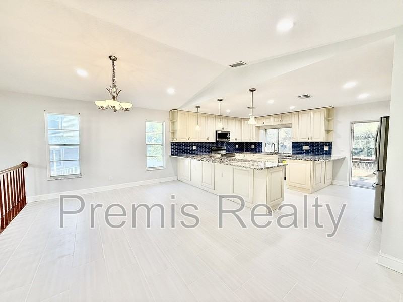 957 Weathersfield Dr - Photo 7 of 50