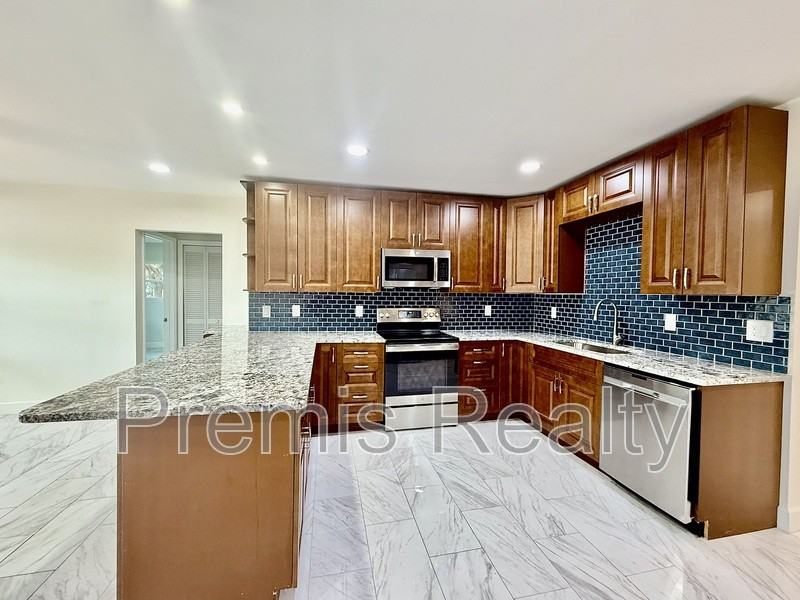 2014 Pinehurst Dr - Photo 4 of 31