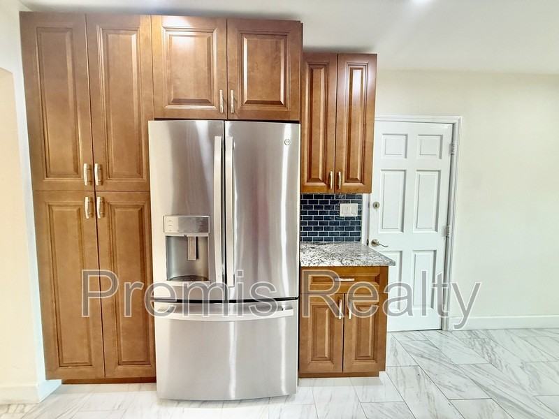 2014 Pinehurst Dr - Photo 5 of 31