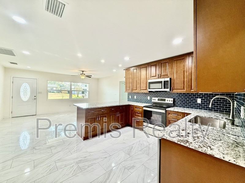 2014 Pinehurst Dr - Photo 6 of 31