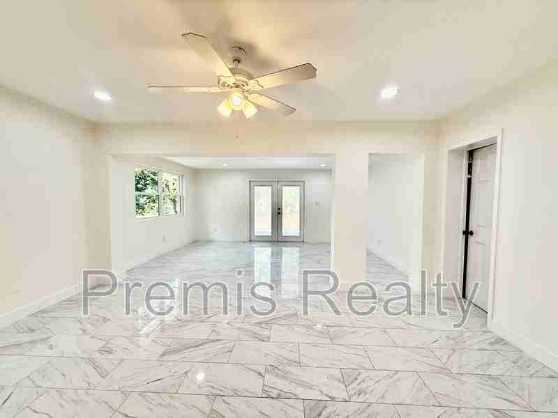 2014 Pinehurst Dr - Photo 7 of 31