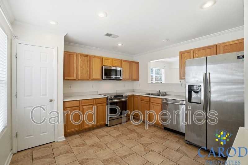 3405 Broadwick St - Photo 2 of 23