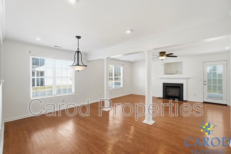 3405 Broadwick St - Photo 6 of 23