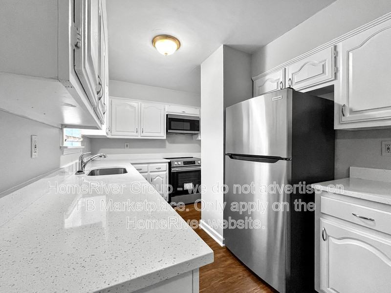 1270 Thrushcross Cv - Photo 2 of 26