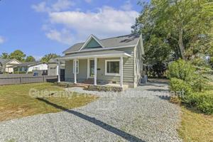 featured image of 713 East Divine Street