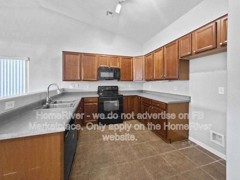 25555 Globe Avenue - Photo 4 of 19