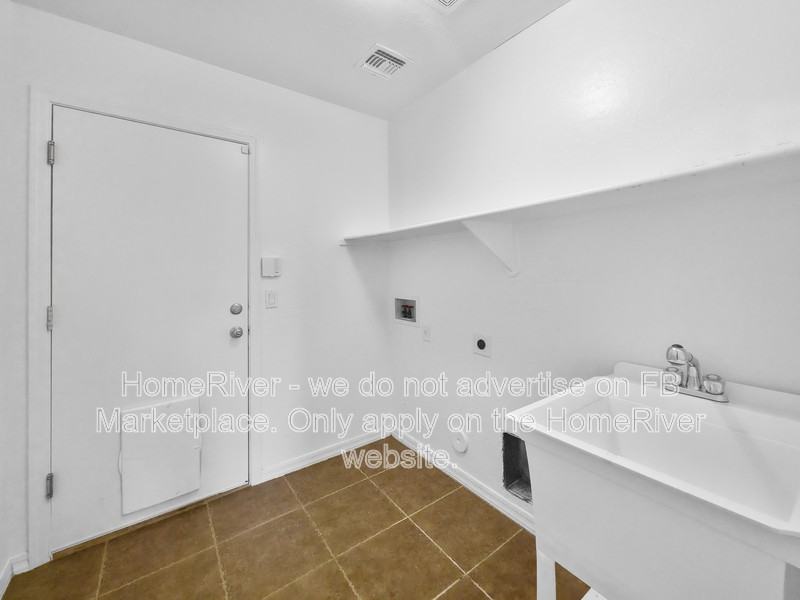 25555 Globe Avenue - Photo 5 of 19