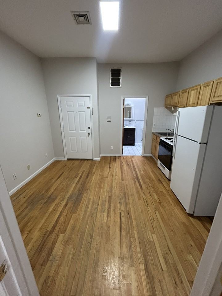 26 Ferry St - Photo 3 of 7