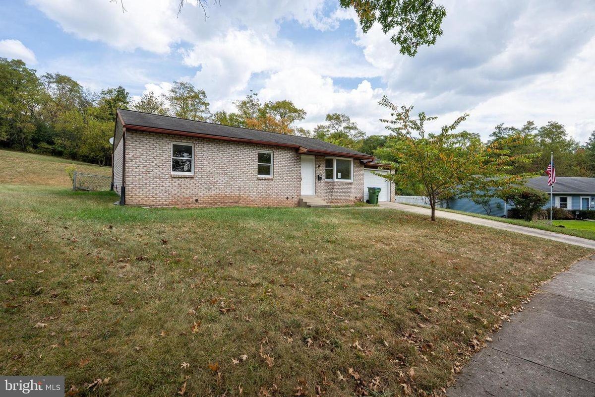 3748 Tudor Dr - Photo 2 of 34