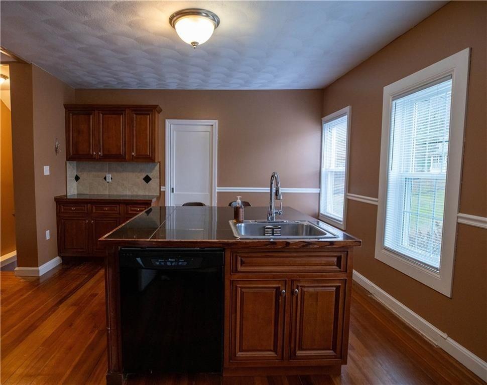 304 Waterman Avenue - Photo 3 of 14