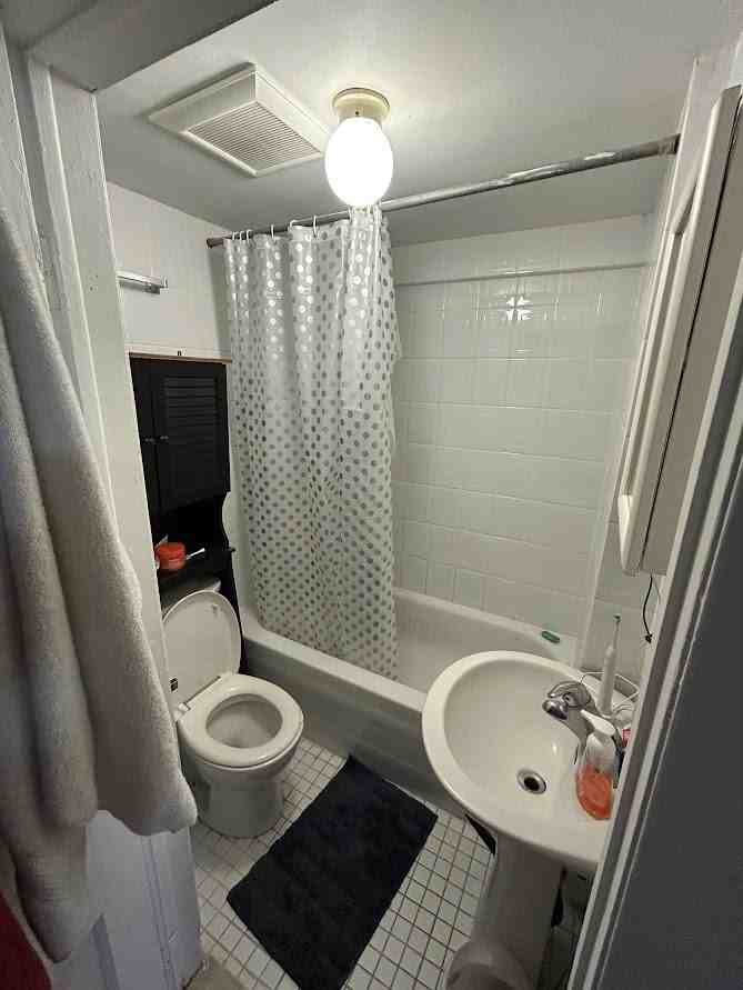 Spadina Ave. & College St - Photo 4 of 6