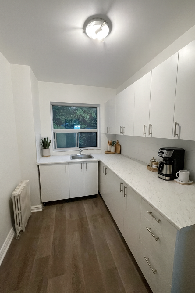 325A James Street South #401 - Photo 7 of 8