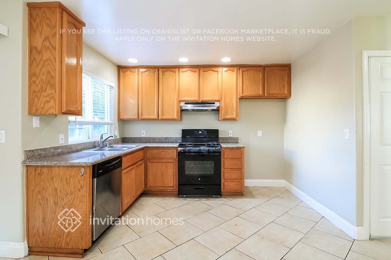 4430 Bollenbacher Ave - Photo 6 of 17