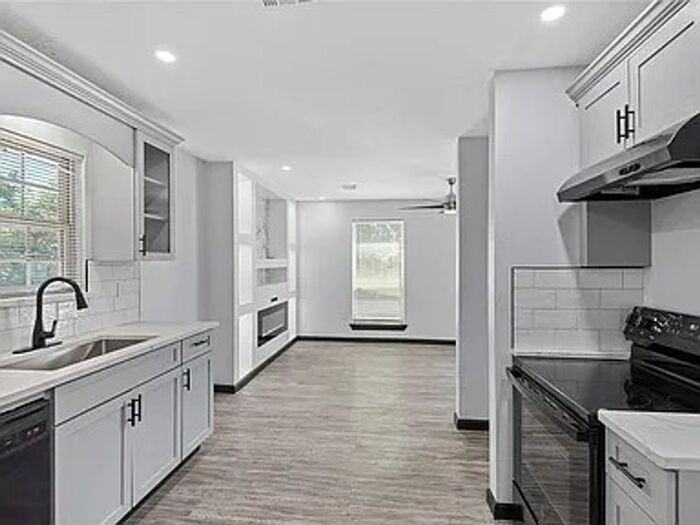 3207 Northwest 14th Street #A - Photo 4 of 9