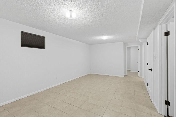 930 Bowser Dr - Photo 4 of 29