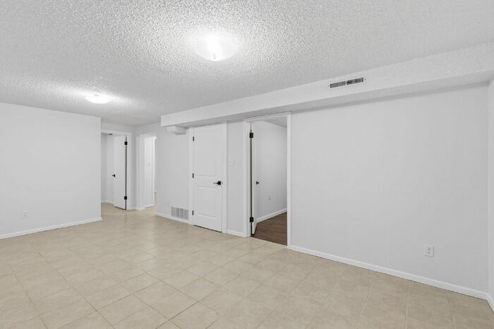 930 Bowser Dr - Photo 5 of 29