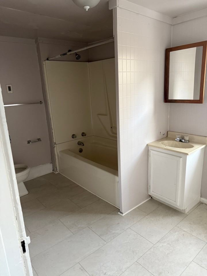 827 E Dewart St #825B - Photo 3 of 7
