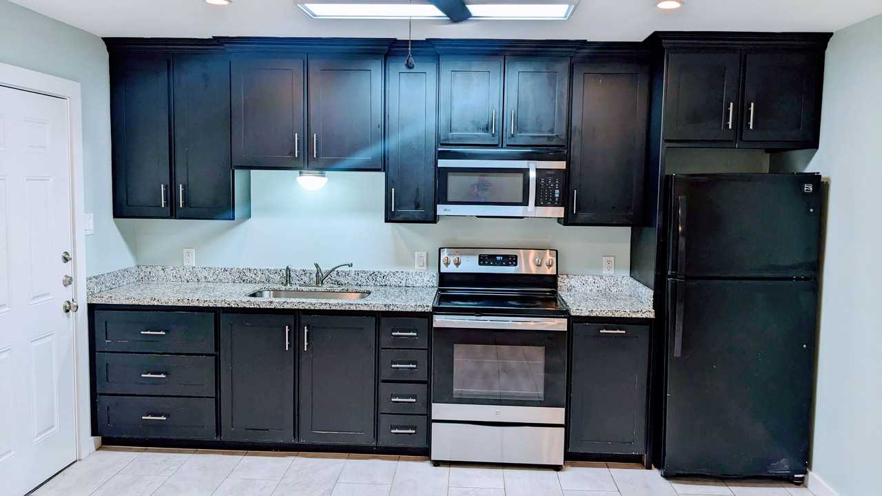 917 Hendricks Avenue #B - Photo 3 of 14