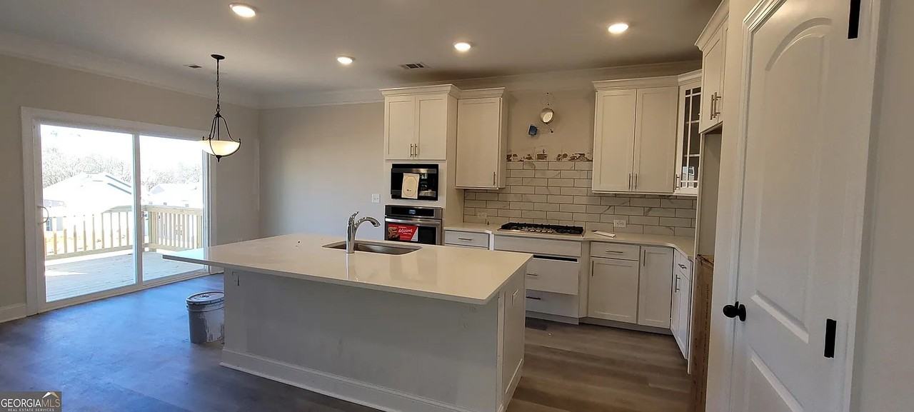 6836 Benjamin Dr - Photo 7 of 44