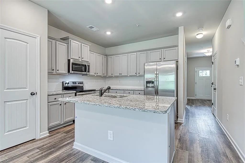 2993 Bayrose Cir - Photo 4 of 22