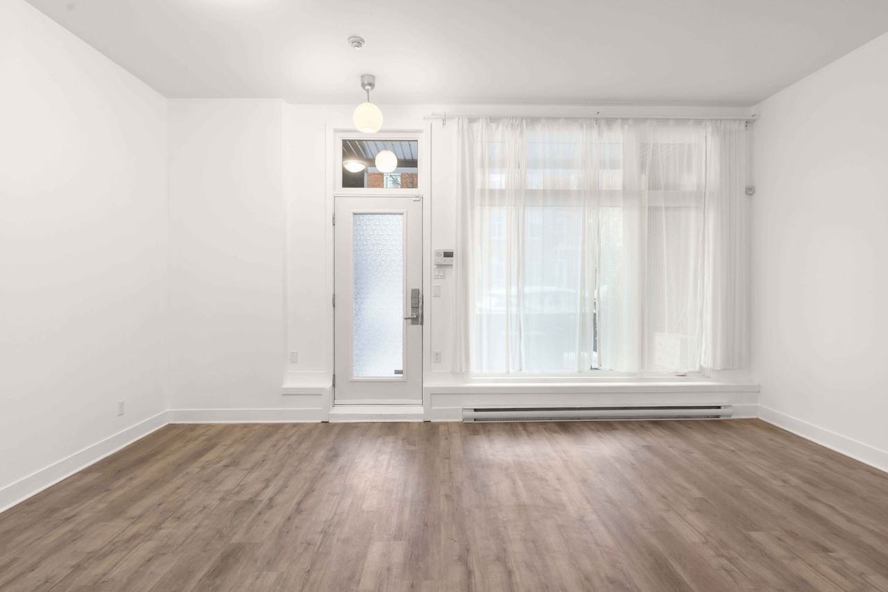 4943 Rue Ontario Est - Photo 2 of 23