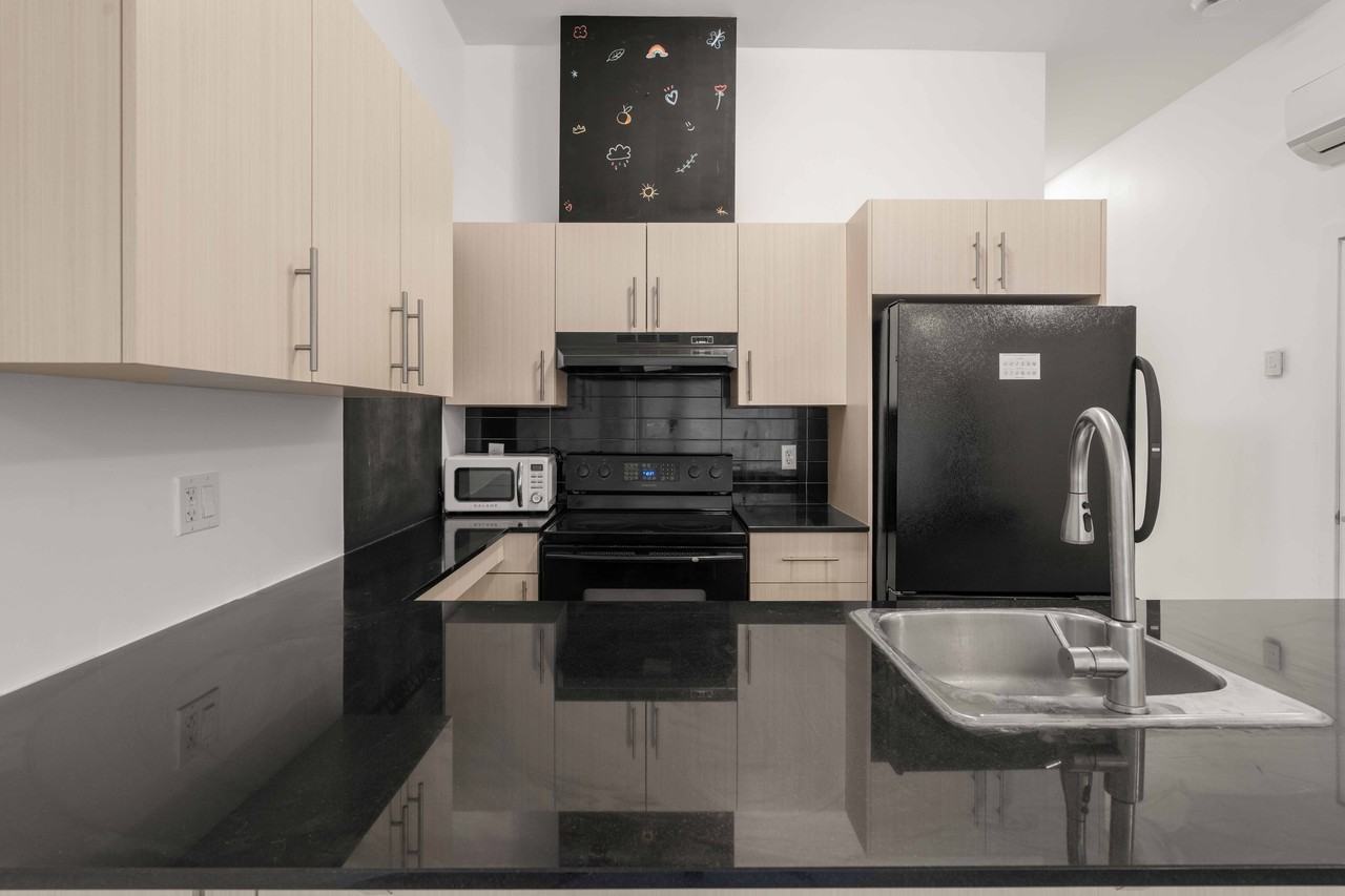 4943 Rue Ontario Est - Photo 7 of 23