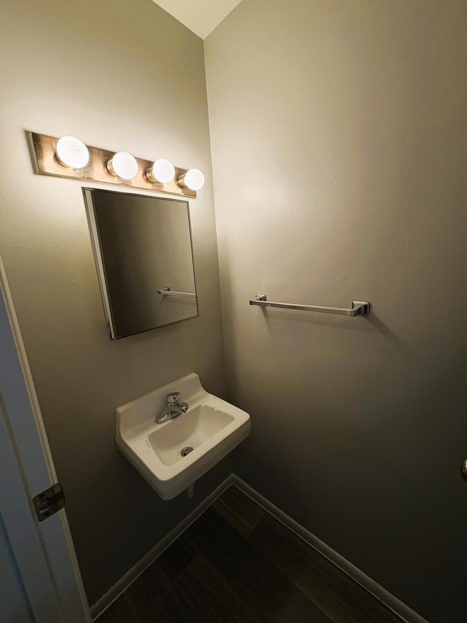 749 N Maple St - Photo 5 of 33