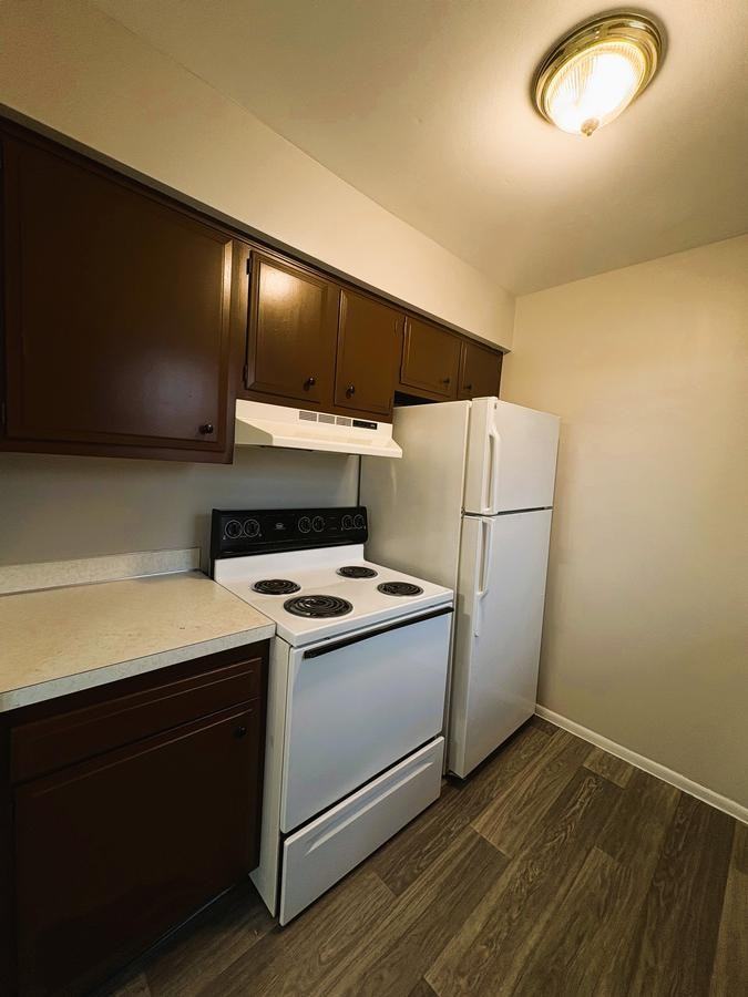 749 N Maple St - Photo 4 of 33